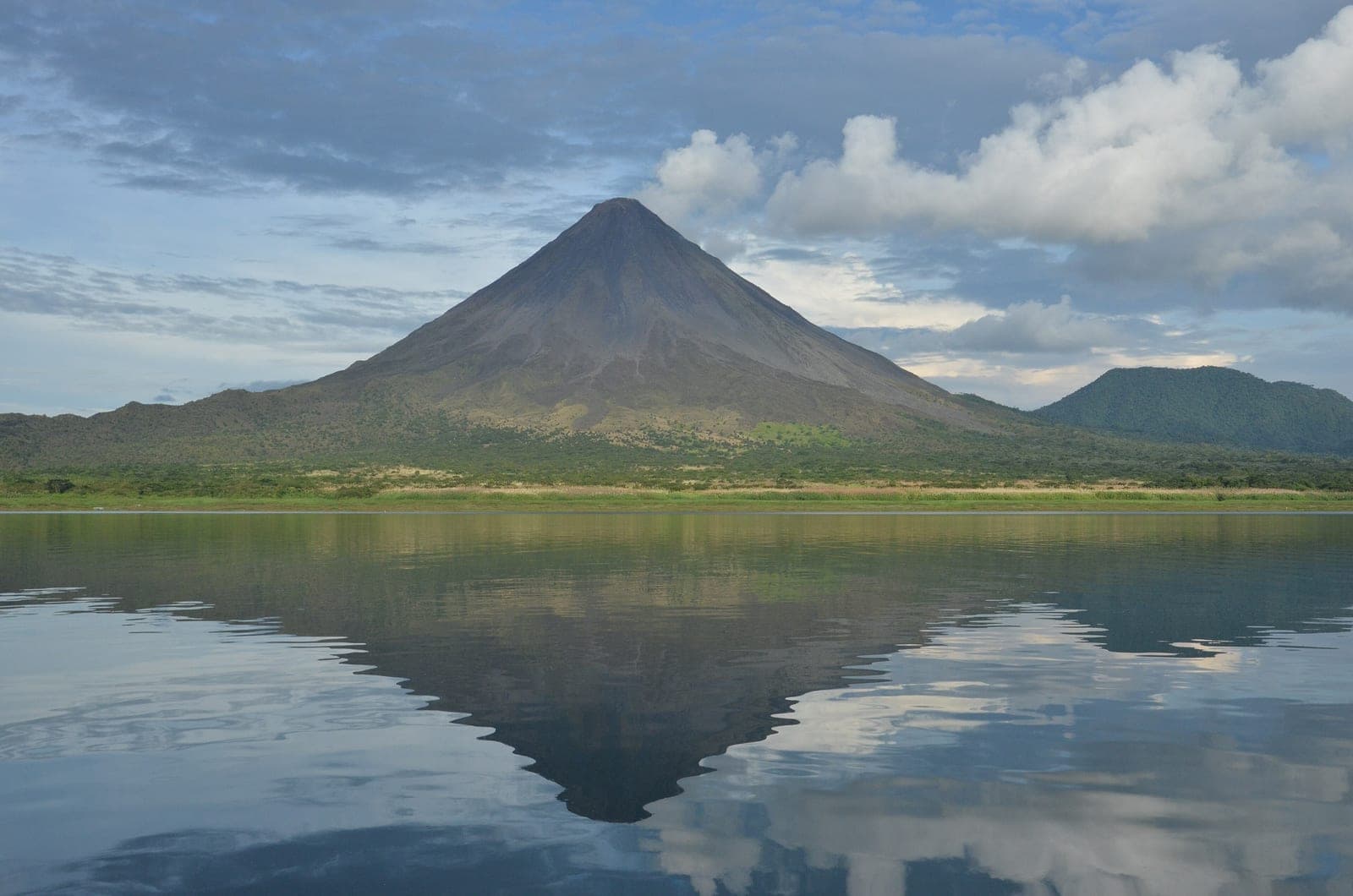 Costa Rica en groupe : van partagé, volcans et surf